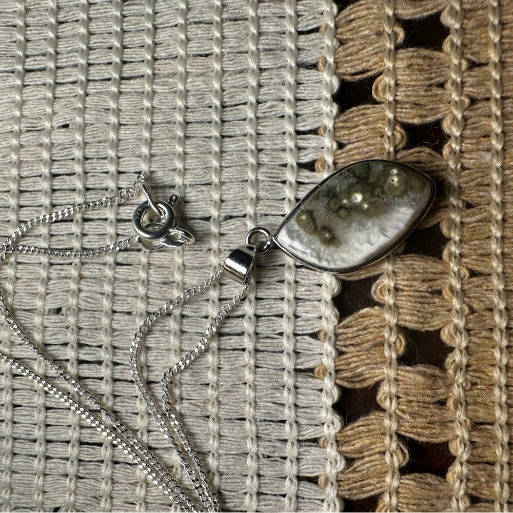 White and Green Orbicular Jasper Pendant Necklace - Picture 5 of 6